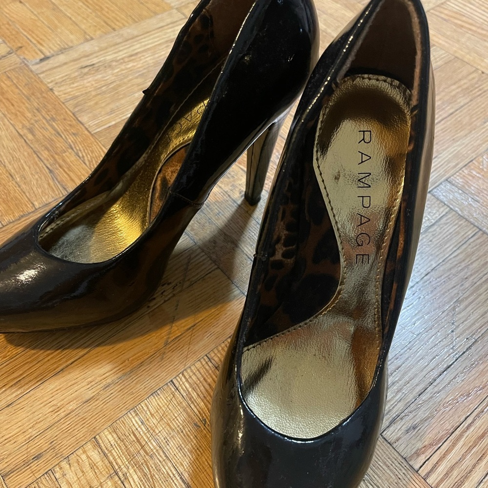 Black pump $20